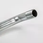 Zylindrisches Rohrstück mit präzisem Außengewinde für Verschraubungen.